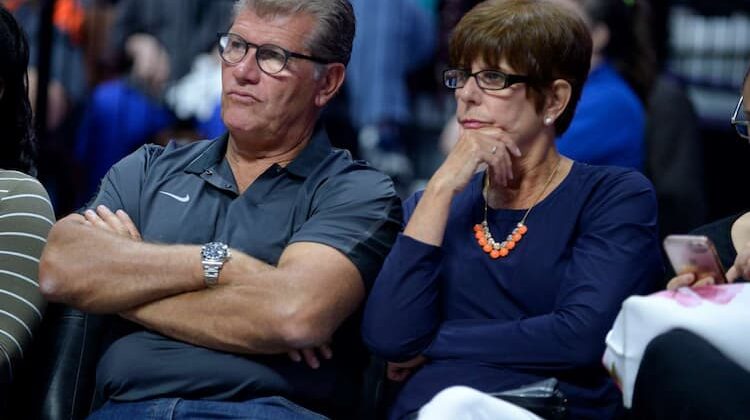 Geno Auriemma : Famille, épouse, enfants : Des secrets déchirants révélés sur la vie de l’entraîneur 2026